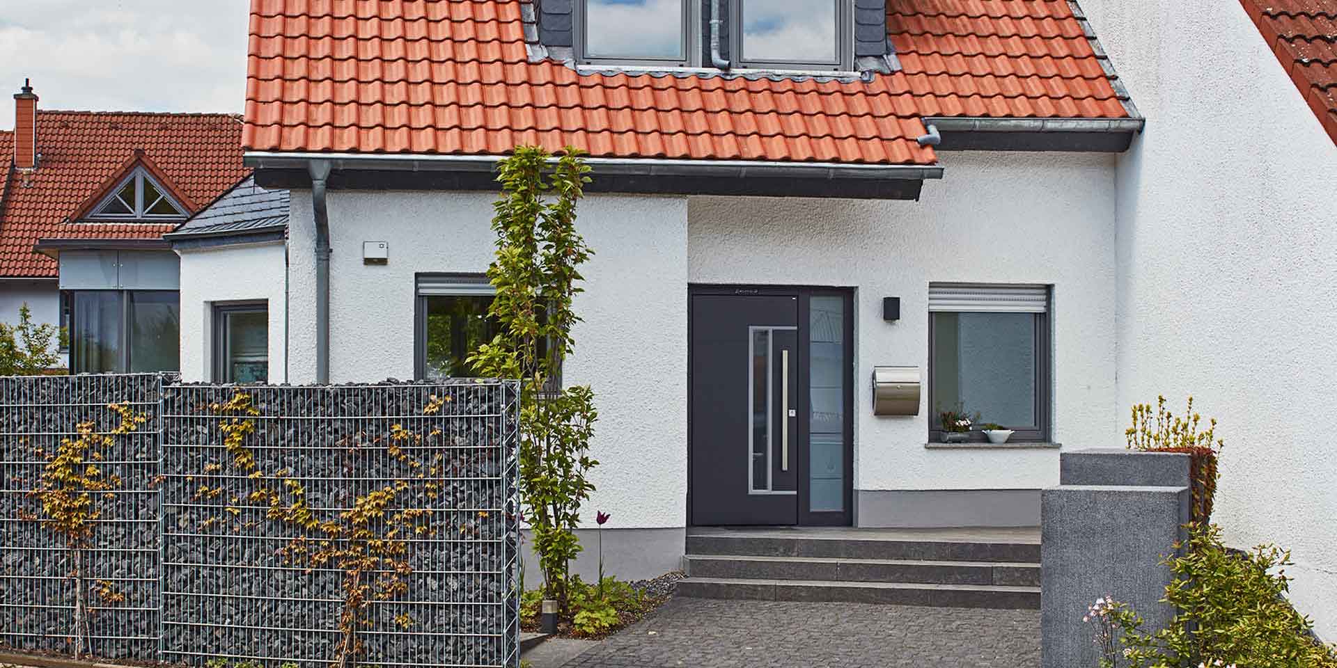 Haus Rotes Dach Graue Fenster Fotos Tapeo NJ Dekor